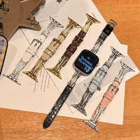 Bracelet de luxe en cuir avec chaîne de poignet et diamants scintillants pour Apple Watch (38, 40, 41, 42, 44, 45, 49 mm)