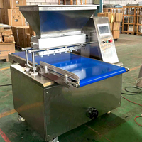 Machine de moulage de garniture crème et biscuits pour cupcakes, machine entièrement automatique de remplissage et d'emballage de poudre à gâteau