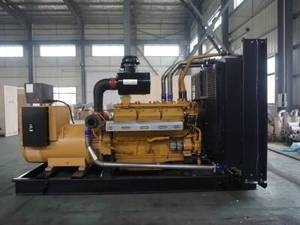 เครื่องกำเนิดไฟฟ้าสำรองฉุกเฉินกำลังสูง 550 กิโลวัตต์ พร้อมระบบสตาร์ทอัตโนมัติ รองรับแรงดันไฟฟ้า 220/380/400 โวลต์ 50/60 เฮิรตซ์ สำหรับโรงเรียน โรงงาน โรงแรม - Product Image 4