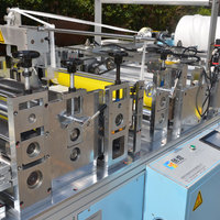 Machine de formage ultrasonique entièrement automatique à commande PLC pour housses d'oreiller jetables, avec moteur et entraînement, haute efficacité