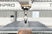Routeur CNC 4 axes ATC avec commande Syntec, haute précision, engrenages et roulements, tête pivotante simple à 180 degrés pour le traitement du bois
