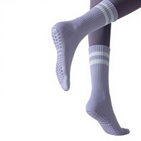 Chaussettes de sport en polyester tricotées antidérapantes et anti-frottement pour femmes, idéales pour le yoga, la danse, le trampoline, le Pilates et le fitness (ODM)