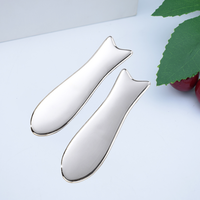 Fiche de données de sécurité pour les mains, Gua Sha en acier Piedra Fish, forme unique, outil de massage en acier inoxydable pour la thérapie par le grattage
