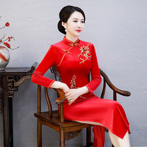 Nouvelle robe Cheongsam longue en velours polyester perlée à <span class=keywords><strong>la</strong></span> main, style moderne, <span class=keywords><strong>pour</strong></span> femme, idéale <span class=keywords><strong>pour</strong></span> l'automne/hiver et les occasions quotidiennes, à manches longues, <span class=keywords><strong>pour</strong></span> les mères. - Product Image 2