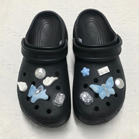 Accessoires de chaussures en gros : Breloques DIY pour sabots, boucles amovibles pour chaussures de jardin, motifs Pégase de dessin animé, perle, papillon, pour pantoufles