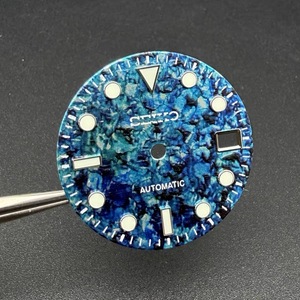 Nouvelle montre de style moderne avec un seul calendrier, index ronds colorés, cadran de 28,5 mm compatible avec le mouvement NH35 - Product Image 2