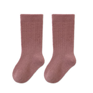 Calcetines Xiangyi para Bebés, Color Rosa Sólido, Tubo Largo, Forro Polar Cálido para Invierno, Calcetines Gruesos y Suaves para Bebé - Product Image 2