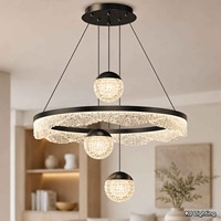 Lustre annulaire avec boules suspendues et bande lumineuse circulaire entourant le cadre, idéal pour les tables à manger et les espaces sous les escaliers