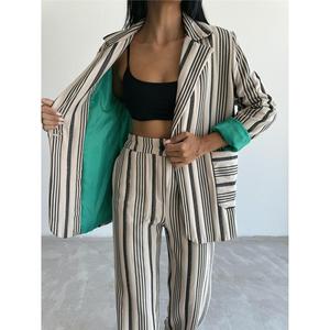 Conjunto de Chaqueta y Pantalones OTTOMAN a Rayas Beige para Mujer - Product Image 1