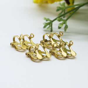 Pendientes de clip de aleación de cobre con forma de triángulo, accesorio de joyería de moda unisex - Product Image 4