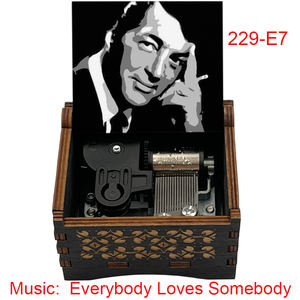 Cadeau en bois Vintage tout le monde aime quelqu'un boîte à musique mouvement musical spécial mignon cadeau en bois pour anniversaire d'amis - Product Image 6