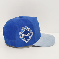 Gorra de Gamuza de 5 Paneles con Bordado 3D de Terciopelo a Color y Estructura A-Frame