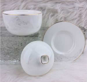 Vajilla de Porcelana Fina de Grado Hotelero, Juego Completo |   Porcelana con Diseño de Montaña en Tono Gris Claro y Borde Dorado Fino para Banquetes de Hotel - Product Image 3