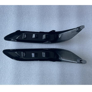 Cadre de plaque de pare-chocs arrière Toyota Corolla Auris 52682-12090 52681-12090 avec découpes pour feux de brouillard - Product Image 2