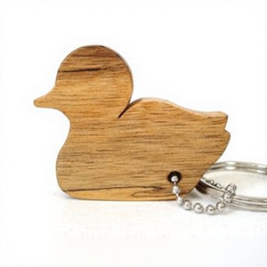 Llavero Pequeño de Madera con Grabado Láser para Eventos Promocionales, Marca Corporativa y Regalos para Clientes - Product Image 1