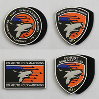 Badge micro-moulé en PVC personnalisé durable à contraste élevé pour équipement d'aventure professionnel AWELLS