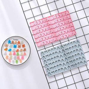 Moldes de Silicona para Pastel con Diseño Navideño de 72 Cavidades, Reutilizables, de Grado Alimenticio, Lindos Moldes Magnéticos de Silicona para Chocolate, Dulces y Hielo - Product Image 5