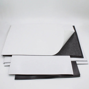 Feuille A4 magnétique en caoutchouc stratifiée adhésive blanche avec la bande double face - Product Image 2