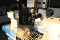 Machine de profilage à rupture thermique 1530 3 axes avec mandrin de tournage pour pieds de canapé en bois et livraison rapide