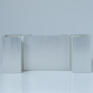 Profilo in Alluminio Estruso Serie 6000 Personalizzato con Trattamento Superficiale Anodizzato, Servizi di Taglio e Piegatura - Product Image 4