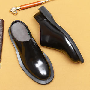 รองเท้าหนังผู้ชายแบบกึ่งกางเกงสไตล์ใหม่ทันสมัย พื้นหนาหนังแท้ ดีไซน์หน้ารองเท้าเงางามและทันสมัย - Product Image 3