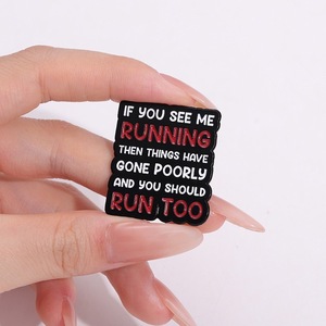 Broche geométrico negro humorístico "If You See <span class=keywords><strong>Me</strong></span> Running", manualidades de Metal divertidas para mejorar la ropa y los accesorios - Product Image 4
