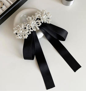 Barrette de luxe en perles françaises avec nœud floral en satin pour femme, idéale pour mariage et fête, pince à cheveux printanière - Product Image 1