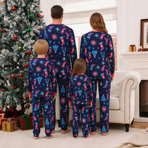 Set di Pigiami Natalizi Coordinati per Famiglia, Mamma Papà Bambini, Morbidi e Caldi, Abbigliamento da Notte per le Festività, Personalizzabili OEM - Product Image 3