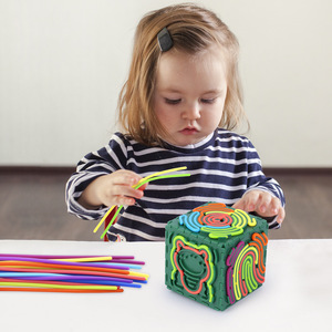 Cube d'activités sensorielles en silicone Koan, jouet puzzle 3D pour enfants, jeu éducatif de décompression - Product Image 1