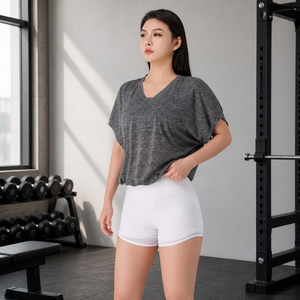 Haut de sport gris premium pour femme, col en V, coupe ample, manches chauve-souris, et mini-short blanc taille haute assorti pour le yoga - Product Image 5