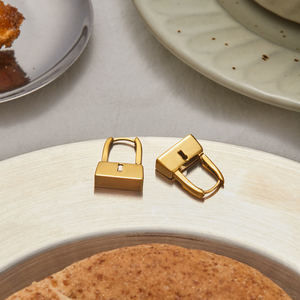 J & D Dnhã 18K Vàng Mạ Thép Không Gỉ Độc Đáo Phong Cách Ổ Khóa Thả Bông Tai - Product Image 4