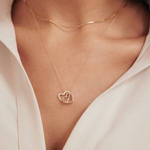 Collana a doppio cuore <span class=keywords><strong>in</strong></span> acciaio inossidabile da donna con nomi incisi personalizzati con catena a scatola classica con cuori d'oro intrecciati - Product Image 4