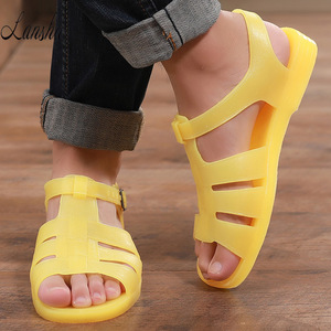Taglie forti <span class=keywords><strong>sandali</strong></span> romani per uomo <span class=keywords><strong>donna</strong></span> in plastica PVC giallo gelatina <span class=keywords><strong>sandali</strong></span> con fibbia alla caviglia <span class=keywords><strong>sandali</strong></span> piatti da spiaggia - Product Image 4
