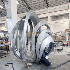 Estatua de Exterior Art Deco Profesional de Alta Calidad en Acero Inoxidable 316 304, Impermeable, con Instalación en el Suelo - Product Image 3