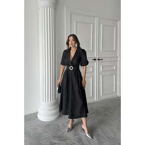 Robe noire trapèze ceinturée à manches bouffantes pour soirée - Product Image 3