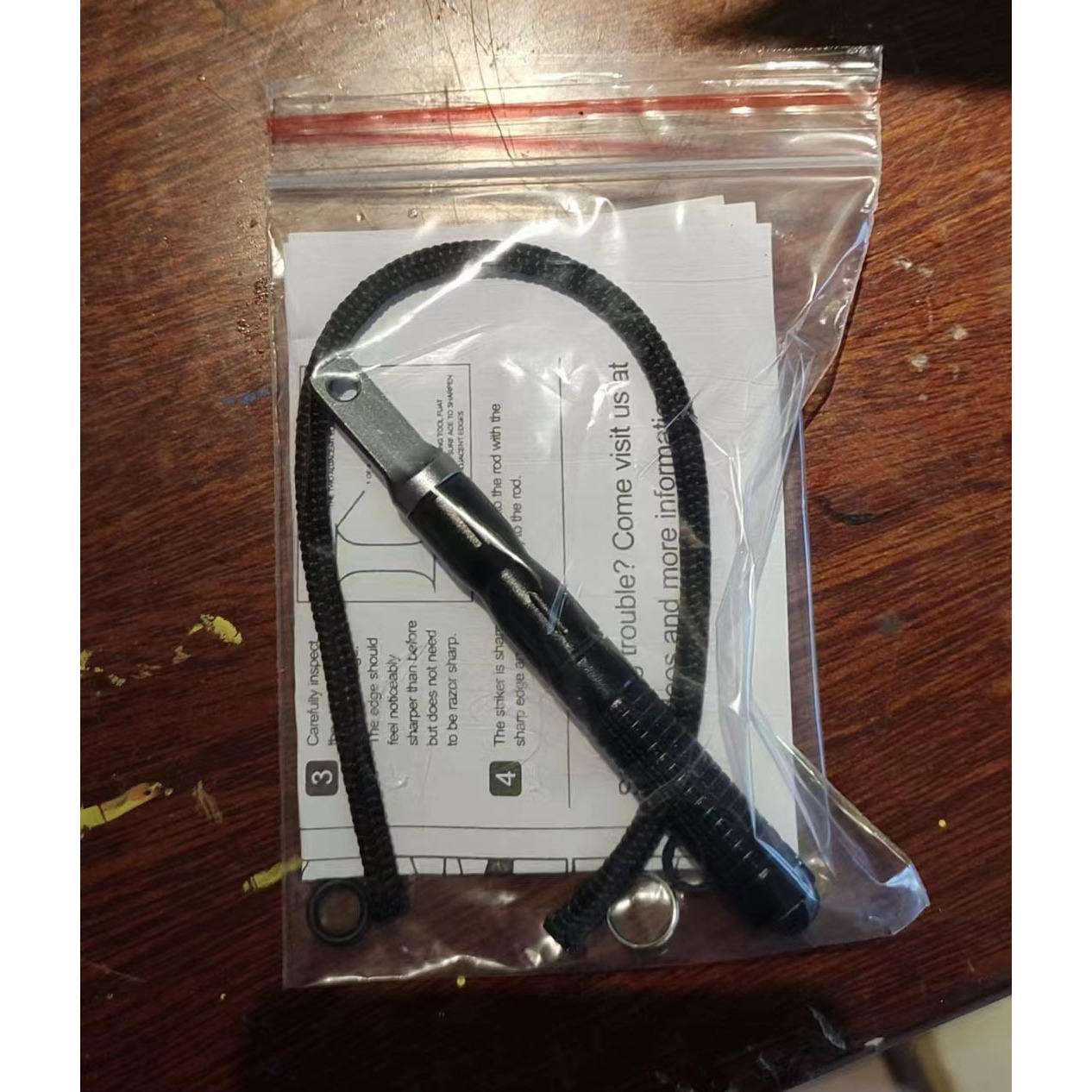 สีดำสนิทพร้อมอุปกรณ์เสริม