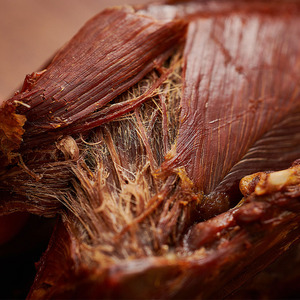 Carne de paloma ahumada y deshidratada FD - Sin exceso de grasa, lista para comer sin sensación grasosa, firme, pelada, envasada al vacío - Product Image 1
