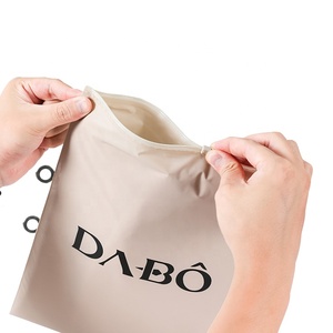 Sacs en plastique EVA écologiques refermables avec fermeture éclair pour vêtements, sacs CPE personnalisés avec fermeture éclair, sacs à fermeture éclair givrés, faible MOQ - Product Image 4