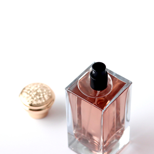 Chai nước hoa thủy tinh vuông cao cấp 100ml sang trọng độc đáo với nắp vàng và vòi xịt lâu dài - Product Image 6