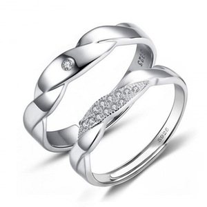 Anello Aperto Minimalista a Onda Unisex con Design Intrecciato, Gioiello di Moda per Uso Quotidiano - Product Image 1