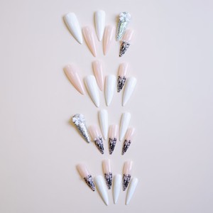 <span class=keywords><strong>Uñas</strong></span> Postizas Elegantes para Fiesta, Color Blanco Plateado con Brillantina y Delicado Diseño <span class=keywords><strong>de</strong></span> Lazo Tweed, <span class=keywords><strong>Uñas</strong></span> Acrílicas Reutilizables al por Mayor - Product Image 4