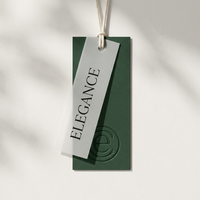Étiquettes suspendues double couche en papier vélin translucide vert forêt, étiquettes personnalisées pour vêtements en carton, logo en relief, OEM ODM, faible MOQ