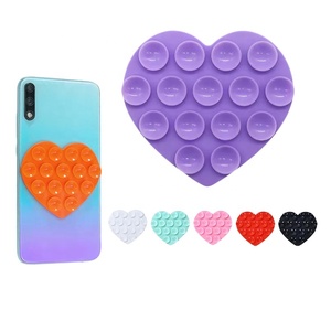 Tapis à ventouse en silicone double face en forme de cœur Support pour téléphone portable Support pour téléphone portable pour selfies et vidéos - Product Image 1