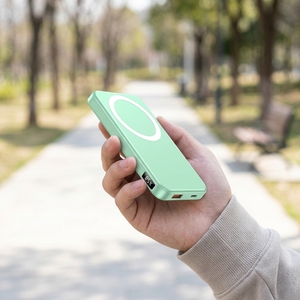 Banco de Energía Magnético de 10000 mAh de Fábrica, con Pantalla LED, Carga Rápida, Salida USB Tipo-C, Logotipo Personalizado para Reventa - Product Image 4