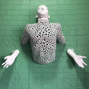 Scultura Decorativa da Parete Moderna 3D di Alta Qualità, Colore Blu Cromato, Statua Uomo a Grandezza Naturale in Metallo con Corpo Cavo - Product Image 5