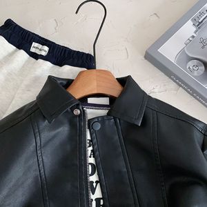 Chaqueta de Cuero para Niños To Bang Chen, Chaqueta Corta con Cierre y Manga Corta para Primavera - Product Image 4