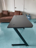 Moderna mesa de Juegos de ordenador PC negra en forma de Z de acero grueso de 1,2mm con portavasos