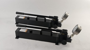 Pompe hydraulique manuelle à ultra haute pression à deux vitesses VHP‑2100, comparable à ENERPAC, 2100 bars, pour tendeur de boulons - Product Image 3
