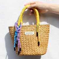 Bolsa de Praia de Palha Durável com Alça de Corda de Nylon e Decoração Pendurada, Mini Bolsa Tote de Designer Tecida à Mão, Tendência de Moda 2026