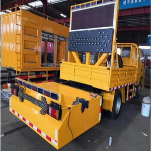 Nouvel atténuateur monté sur camion diesel personnalisé (TMA) avec transmission manuelle pour la prévention des collisions sur autoroute et la signalisation directionnelle - Product Image 3